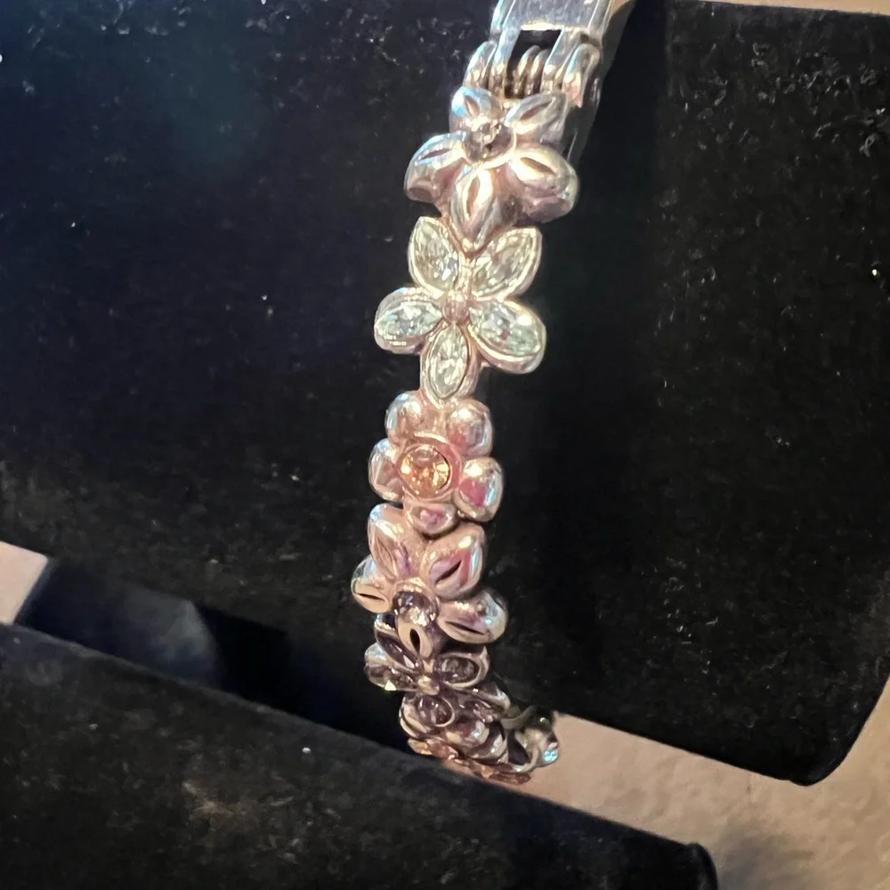 Brighton bangle bracelet. Silver tone, size medium - Picture 3 of 6